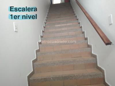 Casa de 5 alcobas en venta en San Jose De Bavaria, Bogotá, 276 m² · foto 3 de 18