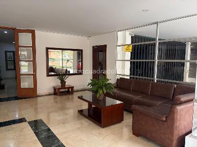 Apartamento de 3 alcobas en venta en Chico Central, Bogotá, 95 m² · foto 2 de 17