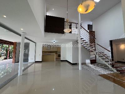 Casa de 3 alcobas en venta en Parcelaciones Pance, Cali, 346 m² · foto 2 de 18