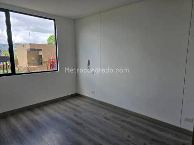 Apartamento en venta en Portales Del Norte, Bogotá · foto 8 de 18