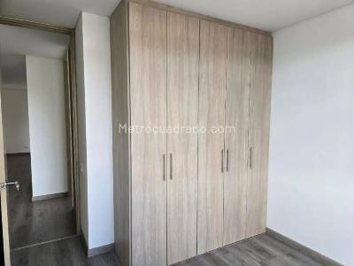 Apartamento en venta en Portales Del Norte, Bogotá · foto 7 de 18