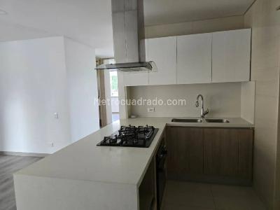 Apartamento en venta en Portales Del Norte, Bogotá · foto 2 de 18