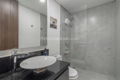 Apartamento de 2 alcobas en venta en Loa Cedros, Bogotá, 178 m² · foto 10 de 18