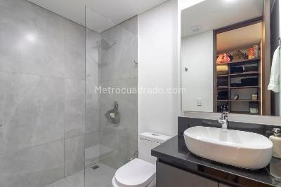 Apartamento de 2 alcobas en venta en Loa Cedros, Bogotá, 178 m² · foto 13 de 18