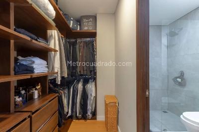 Apartamento de 2 alcobas en venta en Loa Cedros, Bogotá, 178 m² · foto 14 de 18