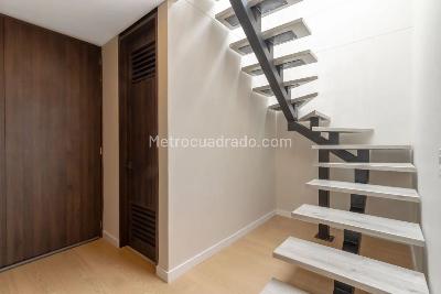 Apartamento de 2 alcobas en venta en Loa Cedros, Bogotá, 178 m² · foto 3 de 18