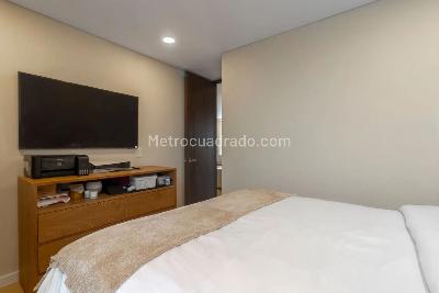 Apartamento de 2 alcobas en venta en Loa Cedros, Bogotá, 178 m² · foto 5 de 18