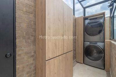 Apartamento de 2 alcobas en venta en Loa Cedros, Bogotá, 178 m² · foto 6 de 18