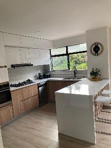 Apartamento de 3 alcobas en venta en El Poblado, Medellín, 174 m² · foto 4 de 14