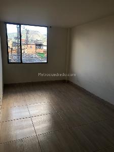 Apartamento de 2 alcobas en venta en Centro Nariño Sur, Bogotá, 60 m² · foto 2 de 9