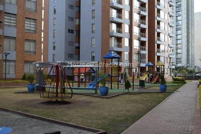 Apartamento de 3 alcobas en venta en Colina Campestre Gilmar, Bogotá, 81 m² · foto 2 de 18