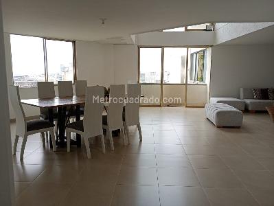 Apartamento de 5 alcobas en venta en Granada Norte, Cali, 400 m² · foto 2 de 19