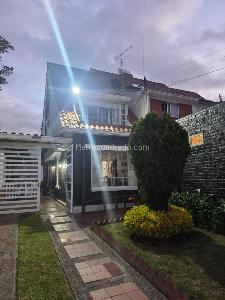 Casa de 5 alcobas en venta en Prado Veraniego Norte, Bogotá, 245 m² · foto 2 de 20