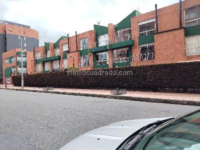 Casa de 4 alcobas en venta en Gratamira Campestre, Bogotá, 264 m² · foto 2 de 20
