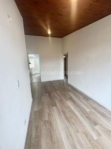 Apartamento de 3 alcobas en venta en Aures 1, Bogotá, 50 m² · foto 2 de 13