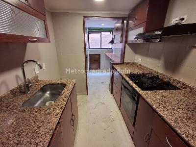 Apartamento de 2 alcobas en venta en Chico Navarra, Bogotá, 95 m² · foto 10 de 13