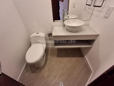 Apartamento de 2 alcobas en venta en Chico Navarra, Bogotá, 95 m² · foto 11 de 13
