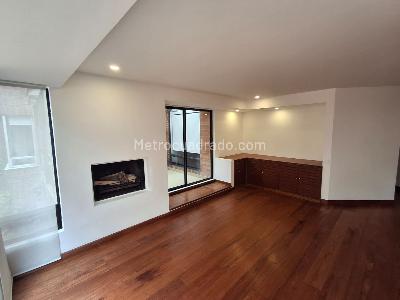 Apartamento de 2 alcobas en venta en Chico Navarra, Bogotá, 95 m² · foto 3 de 13