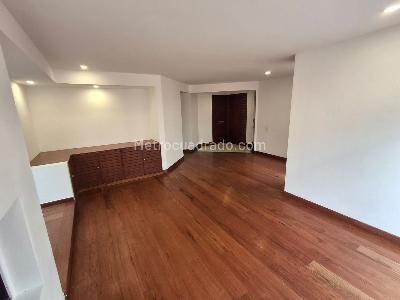 Apartamento de 2 alcobas en venta en Chico Navarra, Bogotá, 95 m² · foto 4 de 13