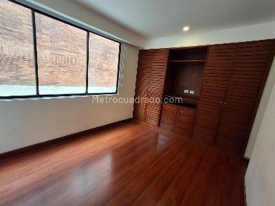 Apartamento de 2 alcobas en venta en Chico Navarra, Bogotá, 95 m² · foto 5 de 13