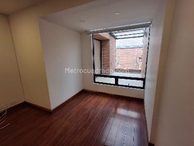 Apartamento de 2 alcobas en venta en Chico Navarra, Bogotá, 95 m² · foto 7 de 13