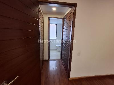 Apartamento de 2 alcobas en venta en Chico Navarra, Bogotá, 95 m² · foto 8 de 13