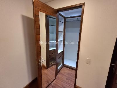 Apartamento de 2 alcobas en venta en Chico Navarra, Bogotá, 95 m² · foto 9 de 13