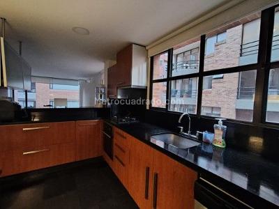Apartamento de 2 alcobas en venta en La Carolina, Bogotá, 86 m² · foto 5 de 11