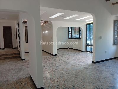 Casa de 4 alcobas en arriendo en La Magdalena, Girardot, 198 m² · foto 2 de 20