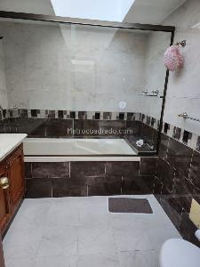 Apartamento de 4 alcobas en venta en Santa Paula, Bogotá, 209 m² · foto 6 de 16