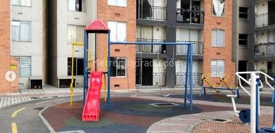 Apartamento de 2 alcobas en venta en Fontibon, Bogotá, 42 m² · foto 2 de 2