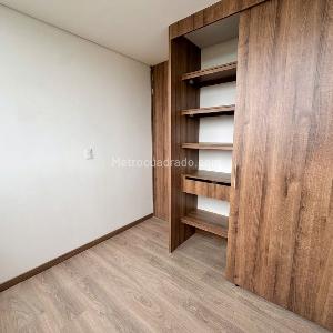 Apartamento de 2 alcobas en venta en Cuatro Esquinas, Rionegro, 68 m² · foto 9 de 11