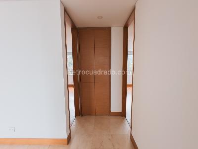 Apartamento de 3 alcobas en venta en El Poblado, Medellín, 217 m² · foto 18 de 20