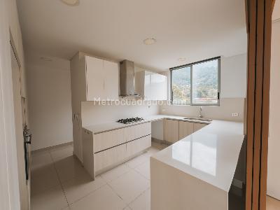 Apartamento de 3 alcobas en venta en El Poblado, Medellín, 217 m² · foto 5 de 20