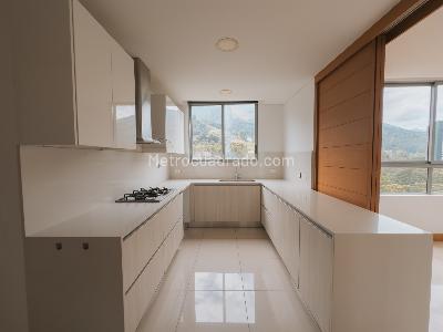Apartamento de 3 alcobas en venta en El Poblado, Medellín, 217 m² · foto 6 de 20