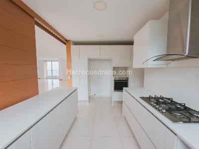 Apartamento de 3 alcobas en venta en El Poblado, Medellín, 217 m² · foto 7 de 20