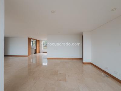 Apartamento de 3 alcobas en venta en El Poblado, Medellín, 217 m² · foto 9 de 20