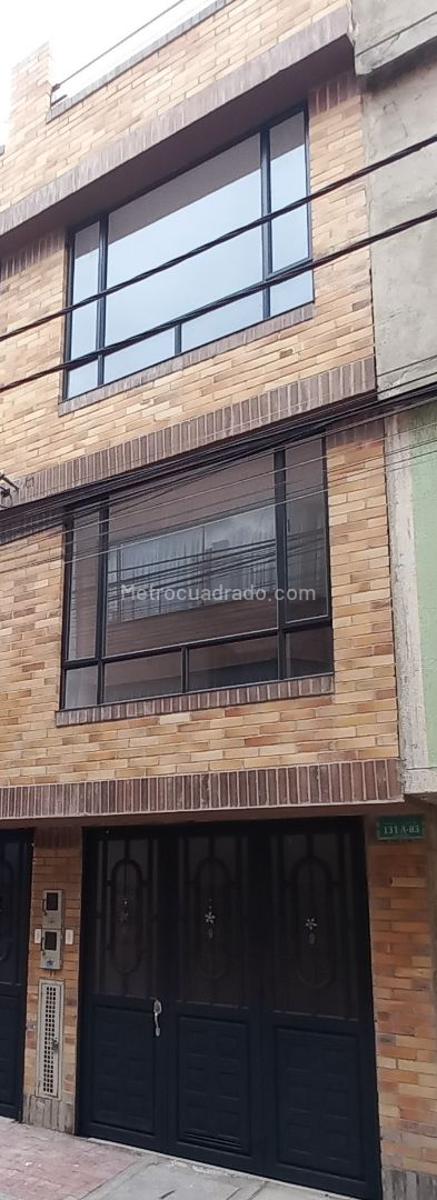 Casa de 5 habitaciones en venta en Lago de Suba Altos de Suba y Cerros de San Jorge, Bogotá — imagen 1 de 19