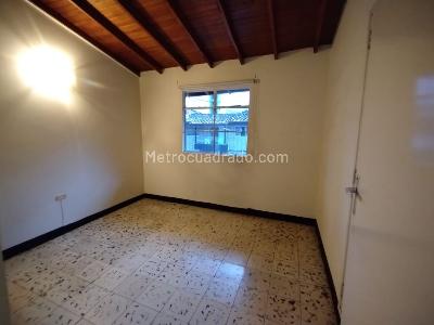 Casa de 5 alcobas en venta en El Velodromo, Medellín, 220 m² · foto 12 de 20