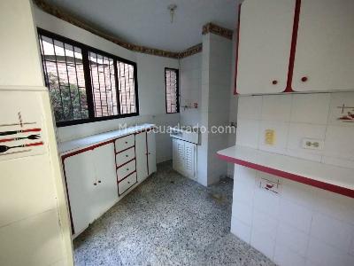 Casa de 5 alcobas en venta en El Velodromo, Medellín, 220 m² · foto 15 de 20