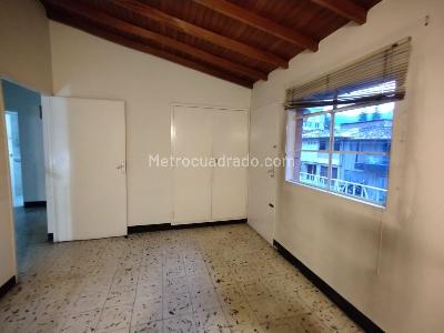 Casa de 5 alcobas en venta en El Velodromo, Medellín, 220 m² · foto 18 de 20