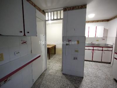 Casa de 5 alcobas en venta en El Velodromo, Medellín, 220 m² · foto 6 de 20