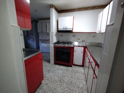 Casa de 5 alcobas en venta en El Velodromo, Medellín, 220 m² · foto 7 de 20
