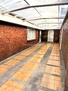 Casa de 4 alcobas en venta en La Alhambra Monaco, Bogotá, 250 m² · foto 2 de 20