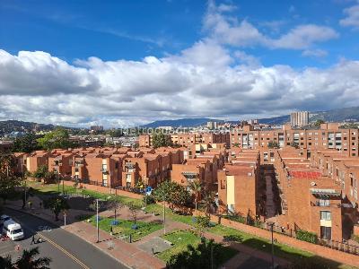 Apartamento de 4 alcobas en venta en Pontevedra, Bogotá, 111 m² · foto 3 de 7