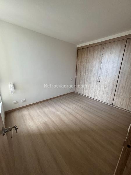 Piso – Bogota D.C., Estación Central, Localidad Puente Aranda - Más