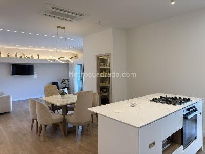 Apartamento de 3 alcobas en venta en Conquistadores, Medellín, 144 m² · foto 2 de 20
