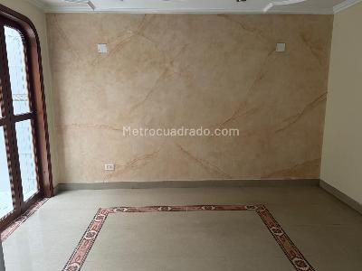 Casa de 5 alcobas en venta en Portales Del Norte, Bogotá, 215 m² · foto 4 de 15
