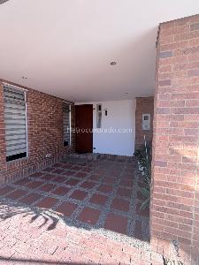 Casa en venta en Santa Lucia, Chía · foto 2 de 15