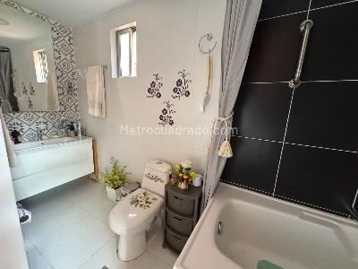 Apartamento de 3 alcobas en venta en La Castellana, Medellín, 100 m² · foto 9 de 14
